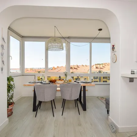 Retreat In With Balcony And Ocean View * Estoril
